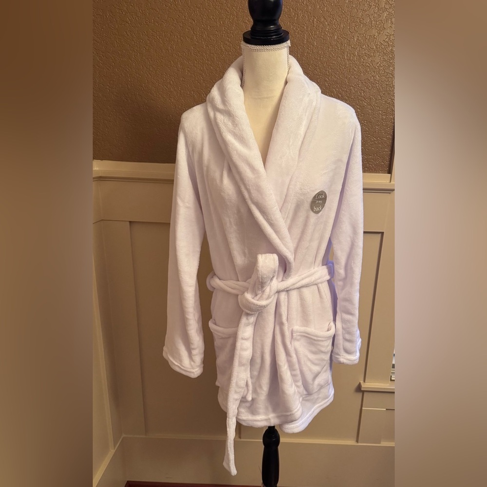 Cynthia Rowley Plush White Robe with Pink Embroidery Women Size XL